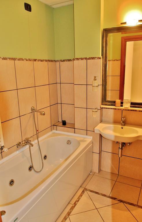 Hotel Rasula Alta Гравина-ди-Катания Экстерьер фото